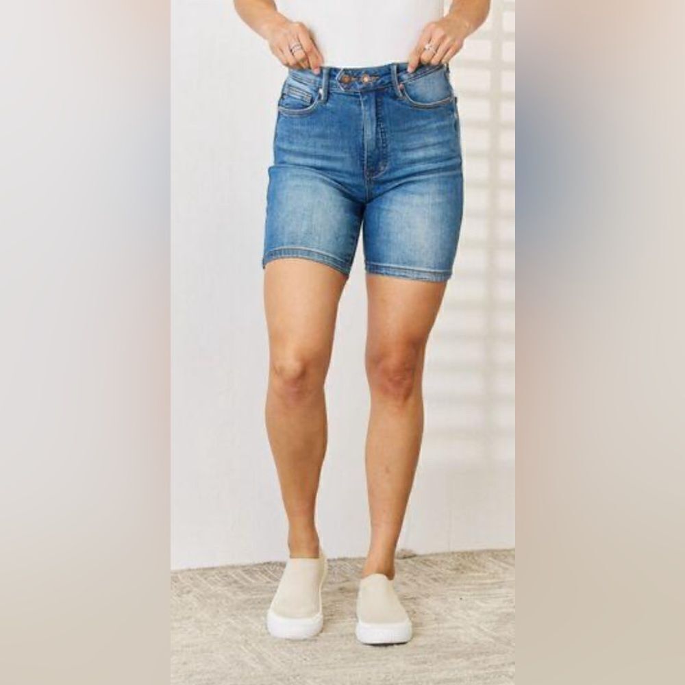 JUDY BLUE TUMMY CONTROL DOUBLE BUTTON BERMUDA DENIM SHORTS - Picture 3 of 3
